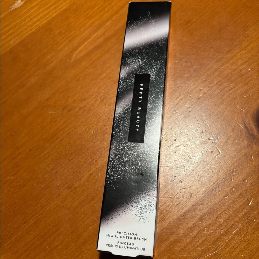 Fenty Beauty Highlighter Brush 135